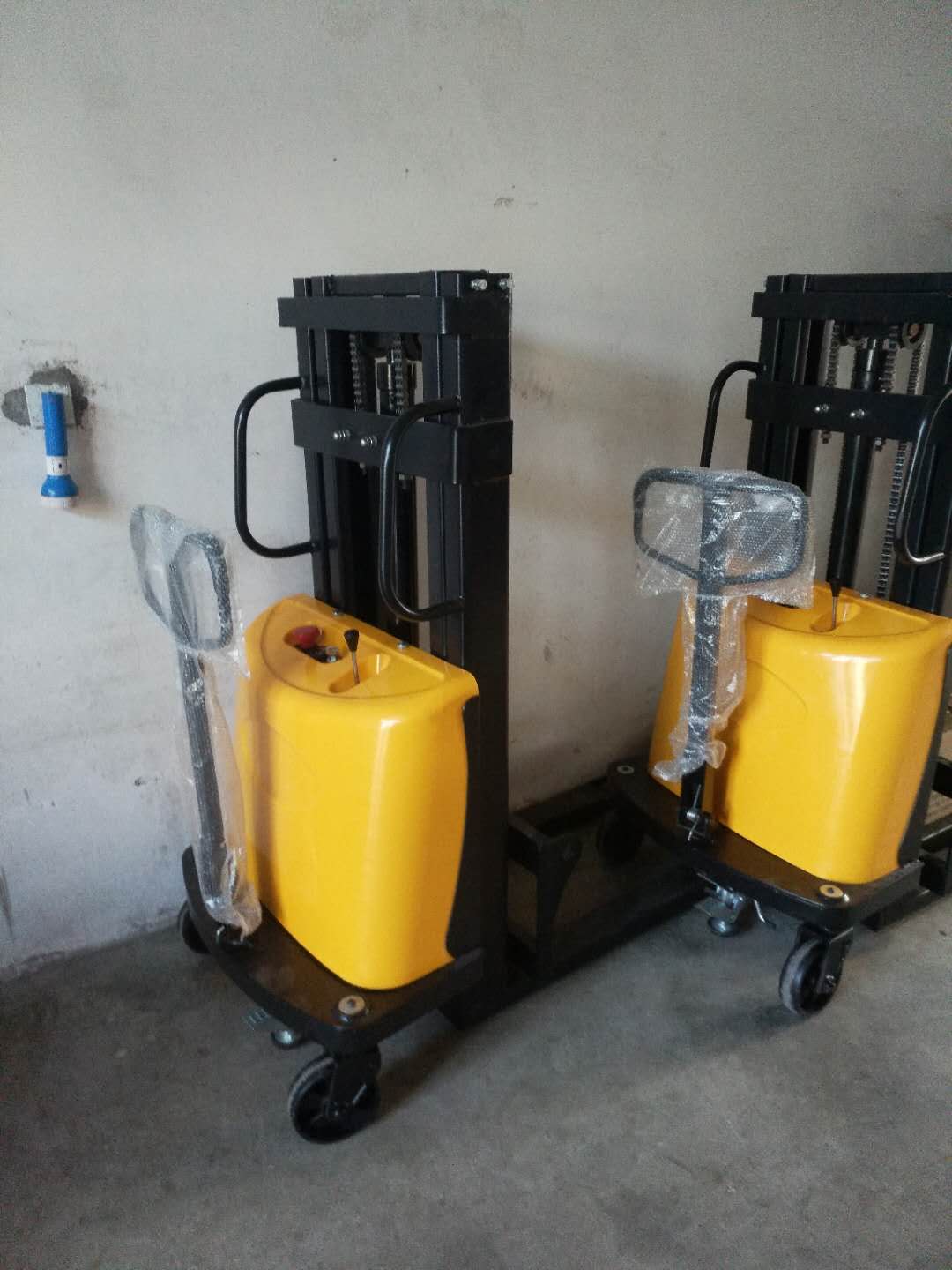Hydraulic and Electric Stacker - огляд і ціна Hydraulic Car Lift